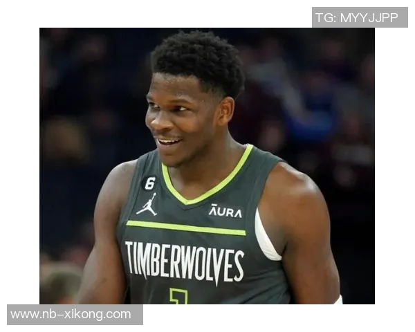 爱德华兹首节表现抢眼8投4中三分球命中率高达40贡献14分助力球队进攻