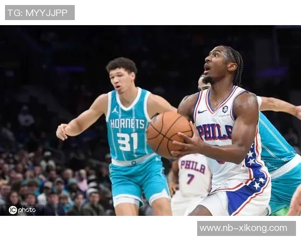 戈登状态火热半场完美表现砍下14分外加3篮板1助攻助力球队奋勇争先