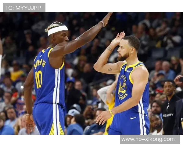 库里虽因伤缺阵但热情与小球迷互动合影展现亲和力